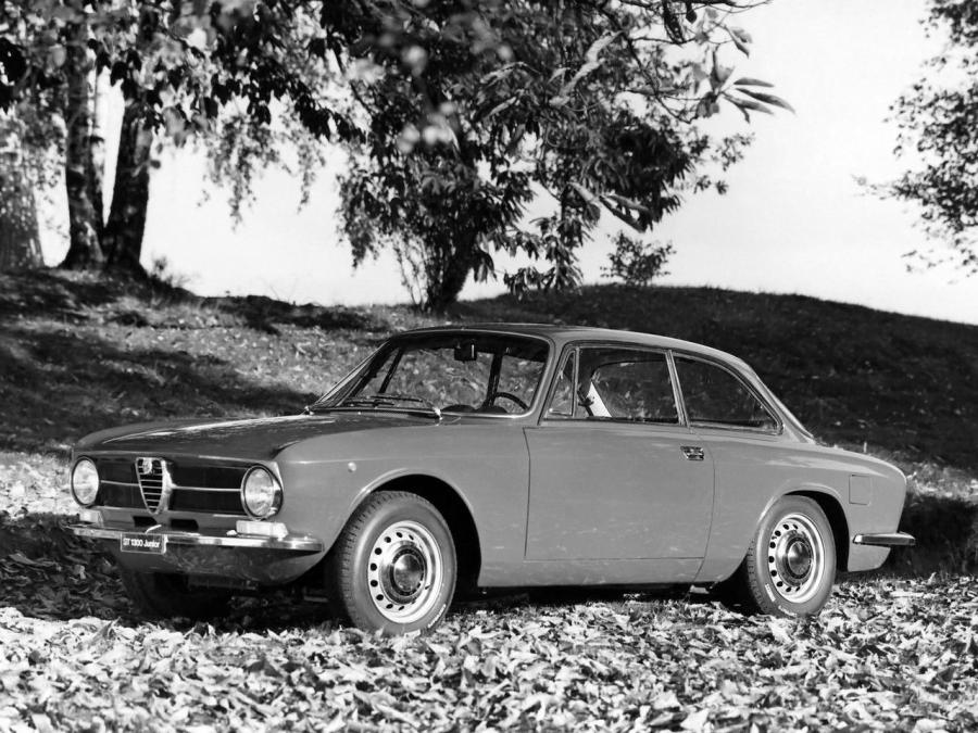  Alfa Romeo GT 1300 Junior (105) 1970 года  (фото 1 из 3)